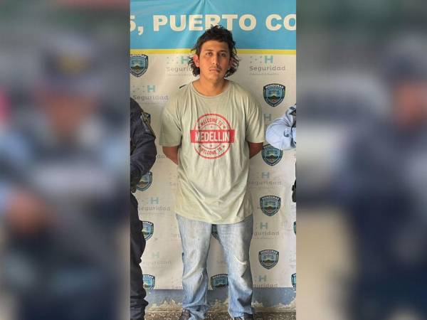 De acuerdo con el informe oficial, la orden de captura contra el sospechoso fue emitida el 22 de diciembre de 2025 por el Juzgado de Letras Seccional de Puerto Cortés.