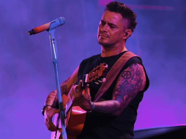 Los seguidores esperan escuchar éxitos como Corazón Partío, Amiga mía, Mi soledad y yo, Cuando nadie me ve, Aprendiz y El alma al aire, canciones que suelen ocupar un lugar destacado en los conciertos del artista español.