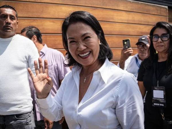 Keiko Fujimori se prepara para asumir el poder a la espera del veredicto final del JNE.