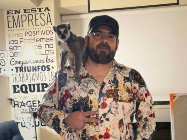 El creador de contenido Camilo Ochoa, conocido en redes sociales como “El Alucín”, fue asesinado la tarde del sábado dentro de un domicilio del fraccionamiento Lomas de Cuernavaca, en el municipio de Temixco, México.