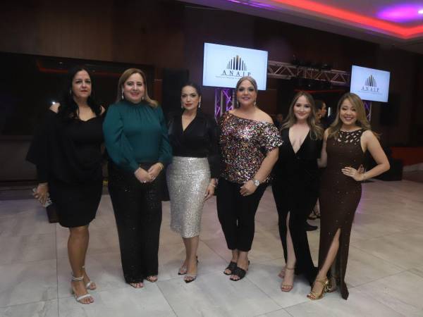 Joyce Carson, Mayela Sandino, Tania Cose, Johanna Boadla, Jeymi Amaya y Carlota Barrera.