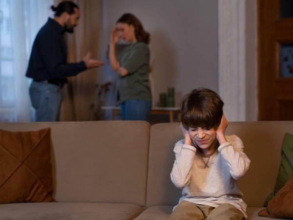 Los niños que crecen en medio de un ambiente de caos puede tener problemas emocionales.