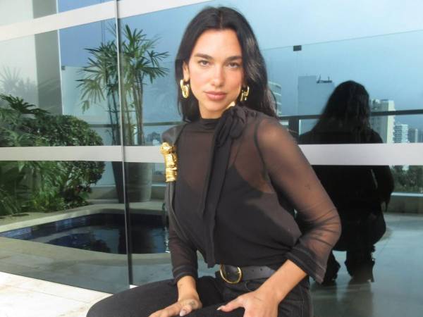 La cantante británica Dua Lipa transformó este lunes las experiencias inmersivas de la música al fusionar su imagen artística con el taco, el platillo mexicano más reconocido a nivel mundial, en el marco del cierre de su gira Radical Optimism Tour 2025 en Ciudad de México.