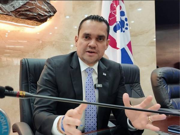 El presidente del Congreso Nacional, Tomás Zambrano, reconoce el aporte de los trabajadores hondureños en un mensaje por el Día Internacional del Trabajador.
