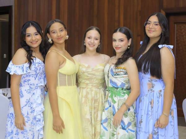 Zayra Paguada, María José Galeas, Danna Sagastume, Esther Bueso y Yessika Ortiz
