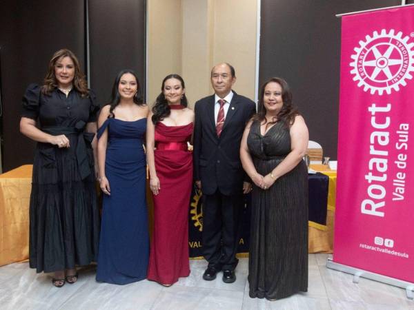 Ruth Arita, Camila, Andrea, José Luis y Doris Muñoz