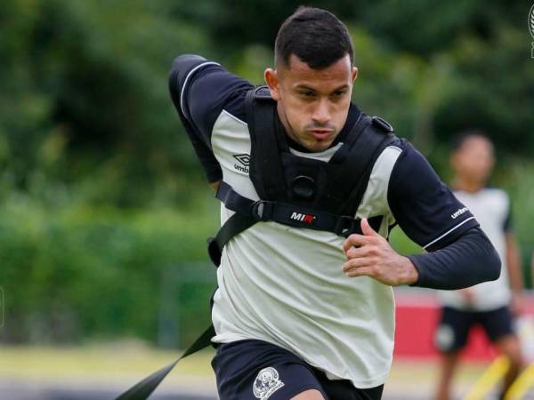 Edwin Rodríguez entrenando con el Olimpia.