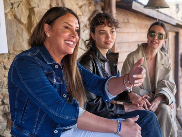 En la imagen, las actrices Karla Sofía Gascón, Gabriela Andrada y Paz Vega (i-d).
