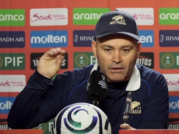 Javier López se enfadó en la conferencia de prensa tras la eliminación del Motagua ante Alajuelense.