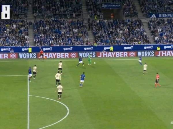 Joan García salió de su área y la acción terminó en increíble gol del Real Oviedo.