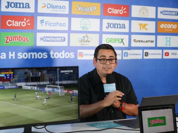 Benigno Pineda dando una conferencia de prensa sobre lo sucedido en el clásico sampedrano.
