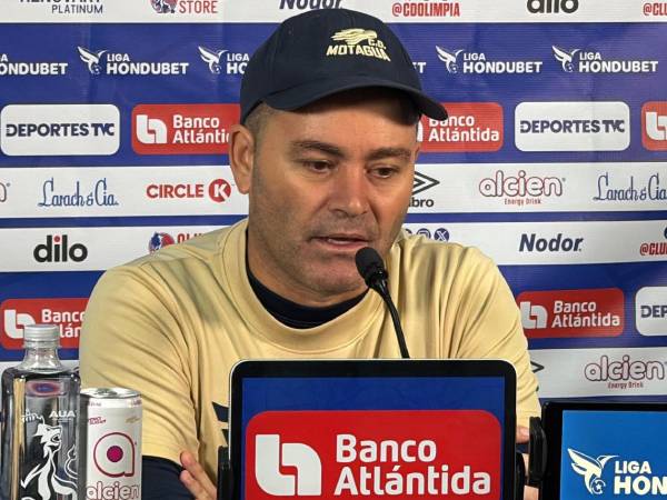 Javier López en conferencia de prensa tras la caída de Motagua ante Olimpia.