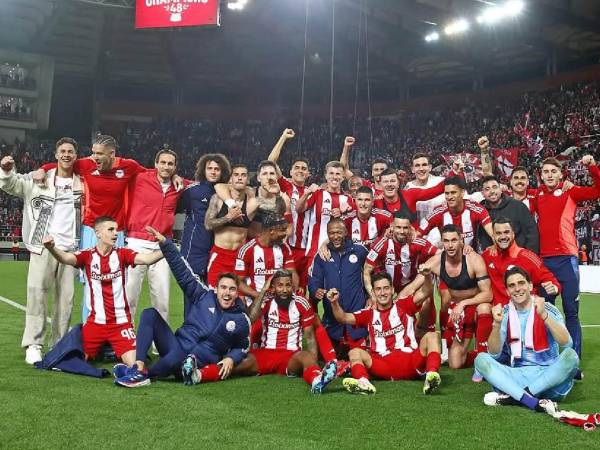 Luis Palma se coronó campeón con el Olympiacos en la Superliga de Grecia.