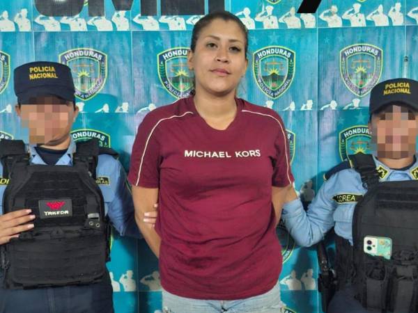 Momentos de detención de la joven de 26 años.