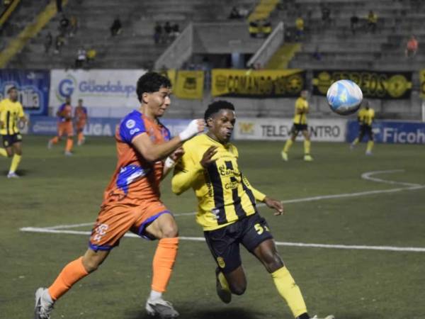 Real España logra el empate contra Lobos de la UPN.