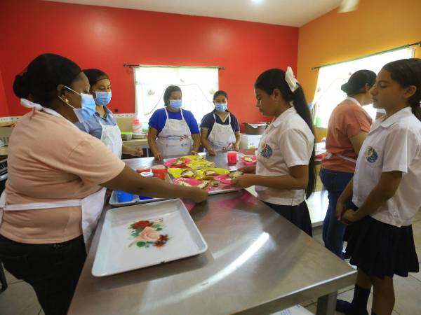 El CEB Lila Luz de Maradiaga fue escogido como modelo por el buen manejo de la merienda escolar.