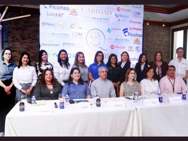 Representantes de la Fundación Obras Sociales Vicentinas (OSOVI) y de las empresas Ypatrocinadoras presentaron la convocatoria del Premio Quetglas 2026 durante una conferencia de prensa celebrada en el Salón Meza 23 del Club Hondureño Árabe, en San Pedro Sula.