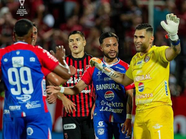 El portero uruguayo Rubén Darío Silva fue la figura del Xelajú parando dos penales en la final de ida de la Copa Centroamericana ante Alajuelense.