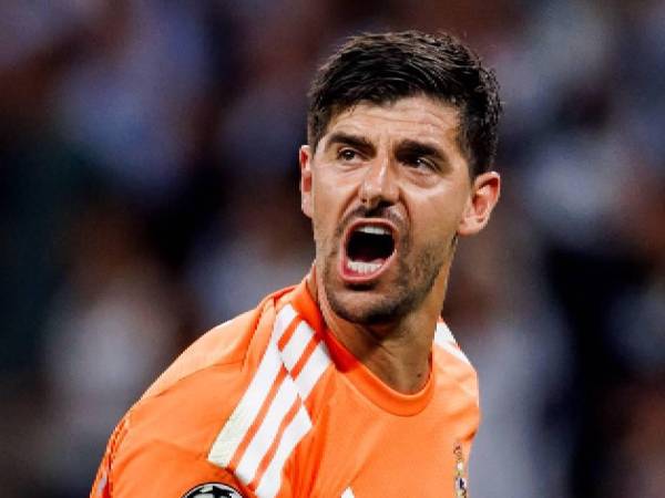 Thibaut Courtois es baja de última hora en Real Madrid para El Clásico ante Barcelona y se conoce el inesperado motivo de su ausencia.