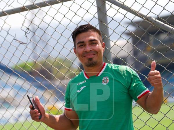 Este fue el primer aficionado en hacer su llegada al recinto sampedrano para la final de ida.