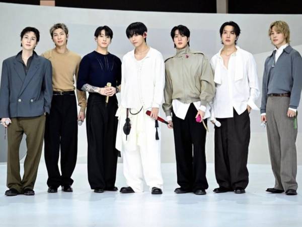 El álbum de regreso de la icónica banda de K-pop BTS, Arirang, debutó en la cima de la lista Billboard, logrando el mejor desempeño de un grupo en más de una década y posicionándose como uno de los mayores éxitos comerciales recientes, tras los récords de Taylor Swift.