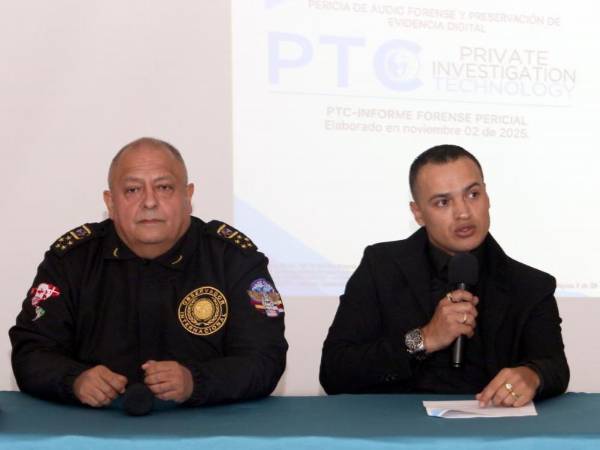 Los colombianos Rodrigo Ricaurte y Jeison Villamil llegaron a un hotel capitalino para presentar un informe sobre los supuestos audios de la consejera Cossette López.