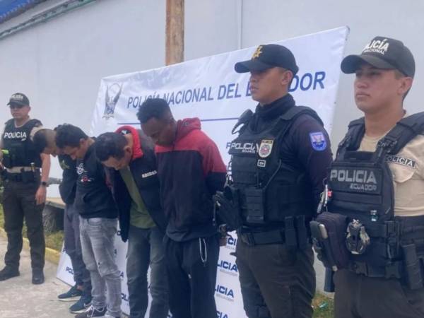 Escándalo luego de que fue futbolista ha sido detenido acusado de robo.