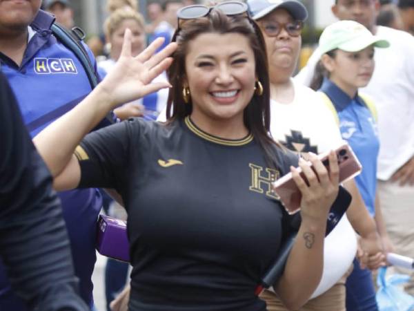 Así fue captada Milagro Flores en su llegada al Estadio Morazán de San Pedro Sula.