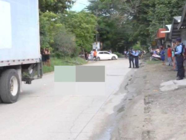 Joven motociclista muere al impactar contra camión en SPS; regresaba de trabajar