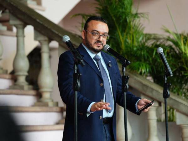 José Argueta, secretario de Comunicaciones de la Presidencia anunció este jueves la prórroga de los subsidios a la energía eléctrica y a los combustibles.