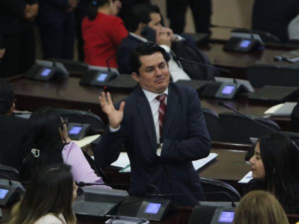 En la lista de los 12 diputados afectados incluye a José Fabricio Carvajal Sandoval.