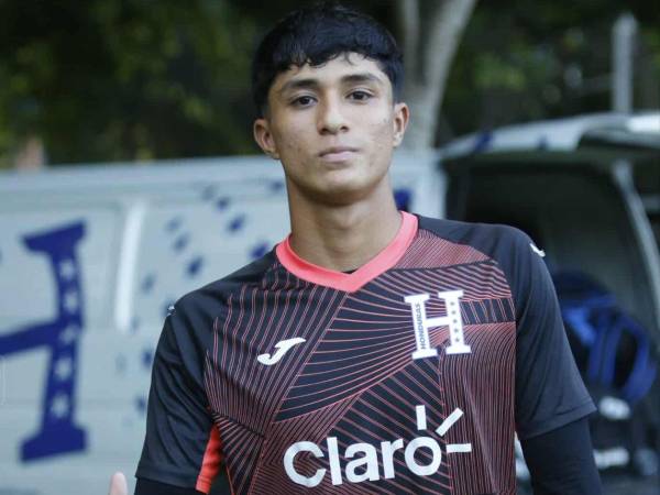 Noel Valladares entrenando con la Selección de Honduras.