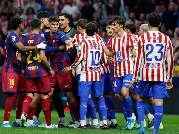 Atlético explota y exige explicaciones sobre jugadas polémicas ante el Barcelona