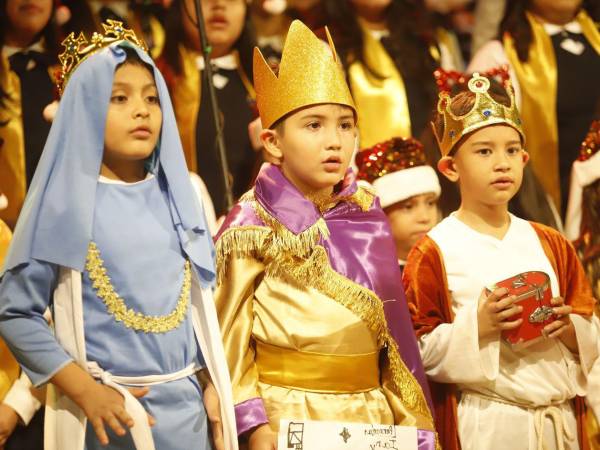 Los niños incluso personificaron obras musicales referentes al nacimiento del niño Jesús en Belén.