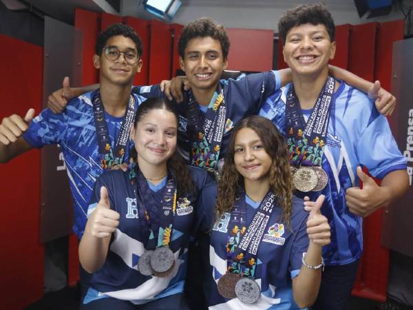 Los jóvenes atletas, provenientes de clubes como Tiburones de Honduras, Delfines Sampedranos, Municipalidad de San Pedro Sula, AJ Swim Team y Delfines Mayas.