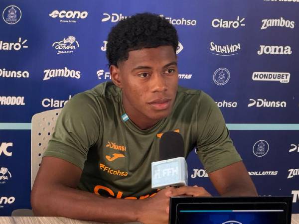Dereck Moncada en conferencia de prensa previo al tercer entreno de la Selección de Honduras.