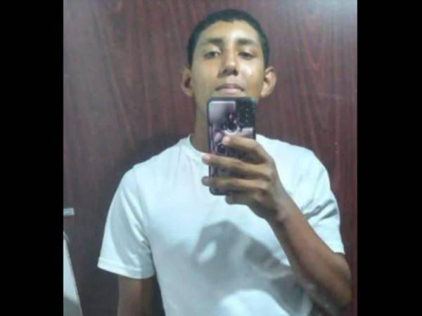 Tras el traslado de los restos a la morgue, familiares de la víctima acudieron al lugar e identificaron el cuerpo.