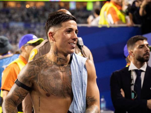 El mediocampista argentino Enzo Fernández tomó la decisión de no seguir en el Chelsea.