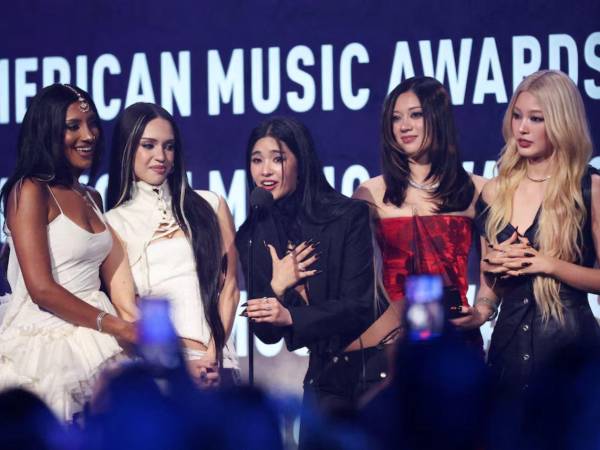 Las integrantes de la agrupación tienen distintas nacionalidades, pero se formaron musicalmente en Estados Unidos.