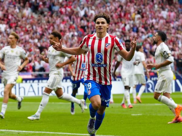 Julián Álvarez celebrando su gol de penal para la remontada del Atlético ante Real Madrid.