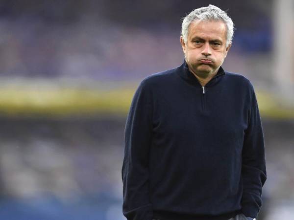 José Mourinho ya no es entrenador del Fenerbahce de Turquía.