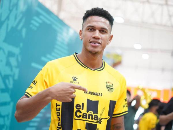 Real España presentó este lunes su nueva indumentaria de cara al torneo Apertura 2025.