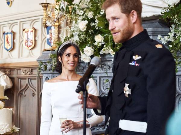 Meghan Markle y el príncipe Harry sorprendieron a sus seguidores al compartir un homenaje fotográfico con imágenes inéditas de su boda real de 2018, con motivo de su octavo aniversario de matrimonio.