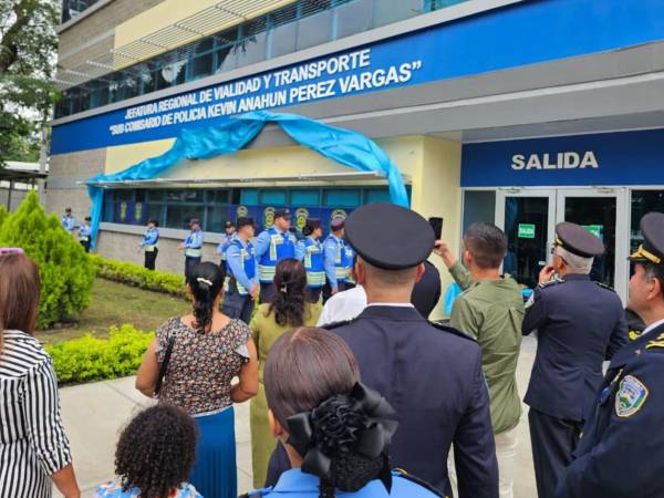 El edificio de la jefatura de Vialidad y Transporte en San Pedro Sula, ahora lleva el nombre del subcomisario Kevin Pérez.