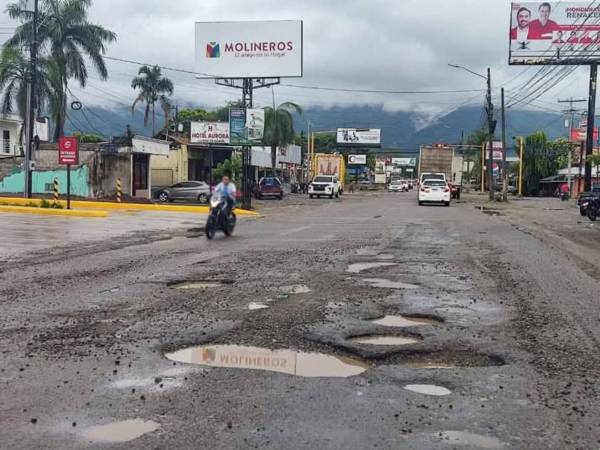 El deterioro de la CA-13 es evidente en Bonito Oriental, aldeas de Tocoa y Sonaguera. Son incontables los enormes baches que se han formado a lo largo y ancho de la carretera.