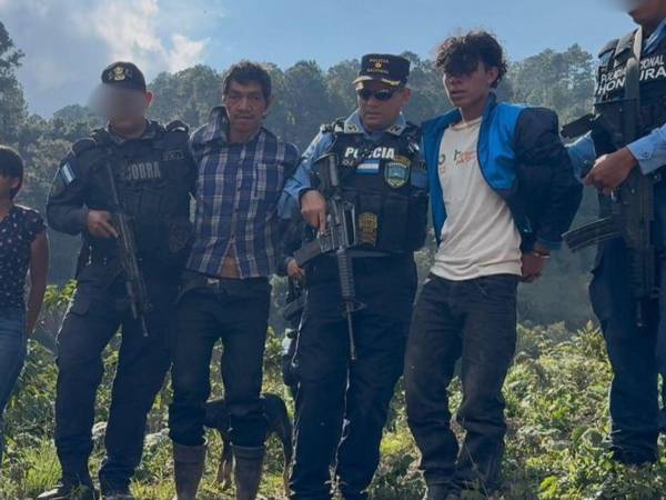 Un hombre murió de forma violenta la noche del miércoles (22 de abril) en la aldea Los Llanos de Montaña Verde, municipio de Gracias, Lempira, tras una discusión relacionada con el cobro de una deuda. Por el hecho fueron capturados un padre y su hijo, señalados como los principales sospechosos del crimen.