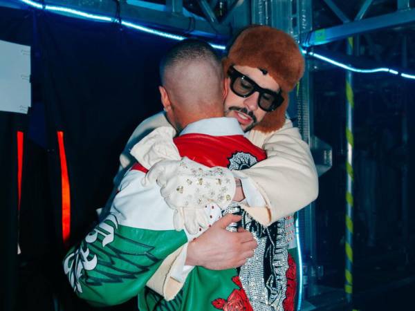 El artista J Balvin publicó este lunes en sus redes sociales un mensaje que selló definitivamente su reconciliación con Bad Bunny.