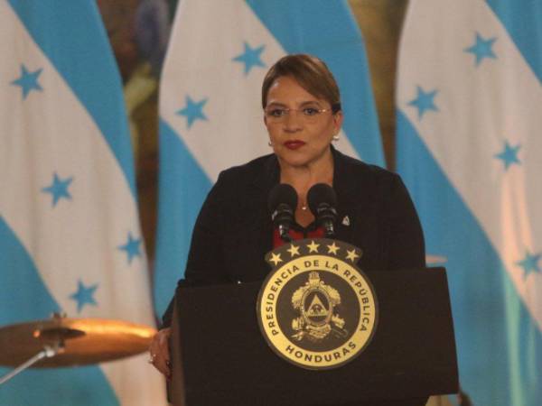 La presidenta de Honduras, Xiomara Castro, durante un acto oficia.