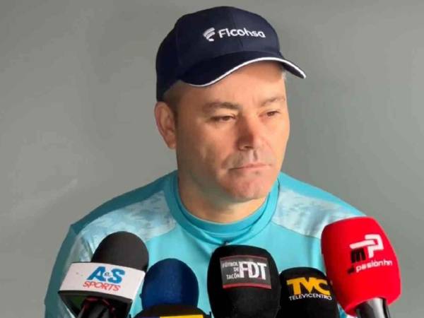 Javier López en conferencia de prensa previo al clásico ante Marathón en San Pedro Sula.