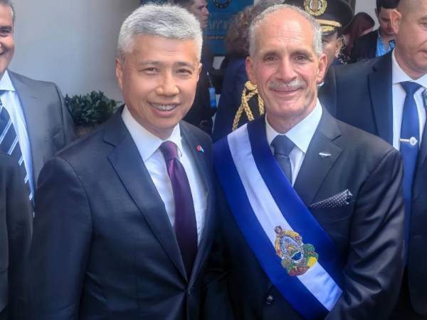El embajador de China en Honduras, Yu Bo, asistió al la toma de posesión presidencial Nasry Asfura el martes 27 de enero en el Congreso Nacional.